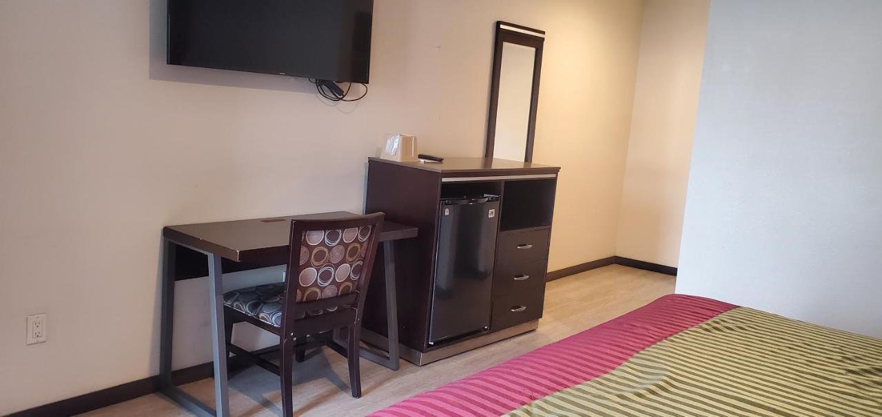 Epic Hotel Pico Rivera Bagian luar foto