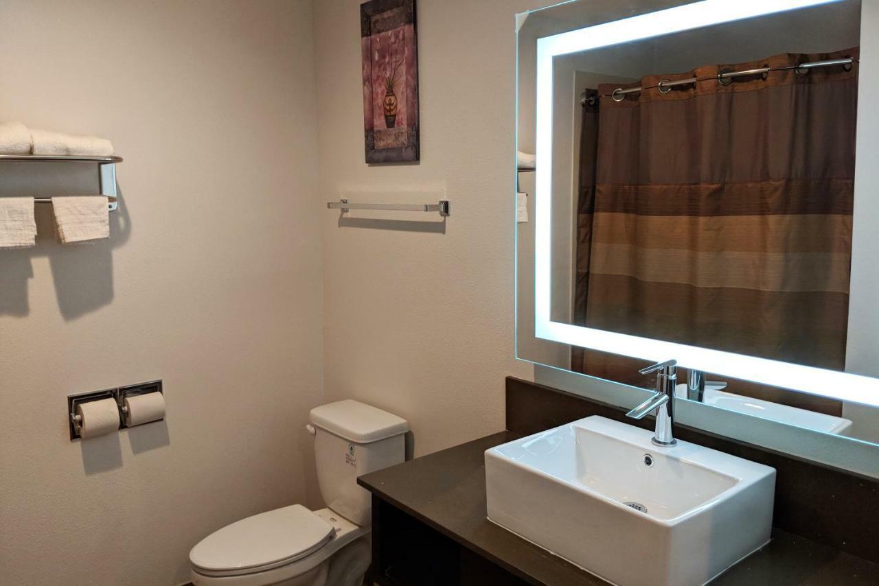 Epic Hotel Pico Rivera Bagian luar foto
