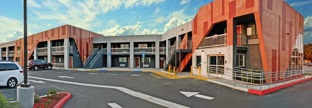Epic Hotel Pico Rivera Bagian luar foto